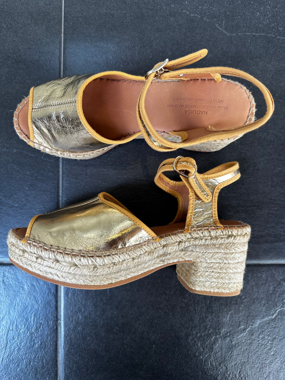 Sandalia Var dorada